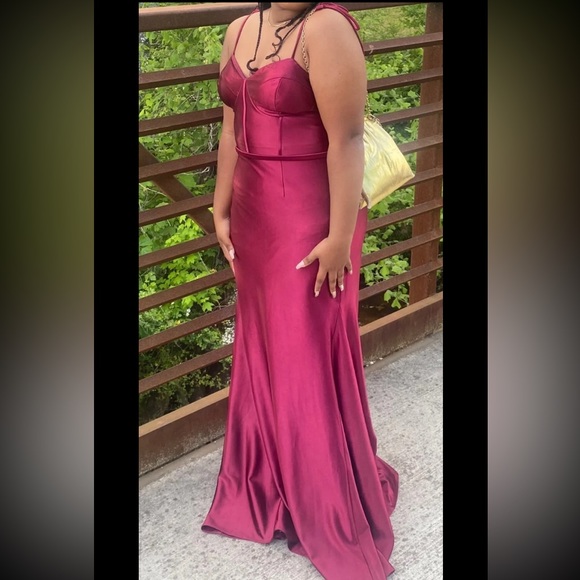 Satin burgundy corset dress - Picture 3 of 3